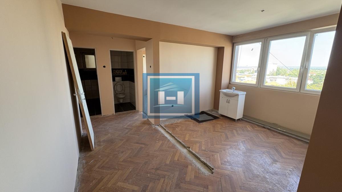 PRODAJE SE STAN U STROGOM CENTRU – DVOSTRANO ORIJENTISAN SA POGLEDOM NA CRKVU I CENTAR GRADA! 6