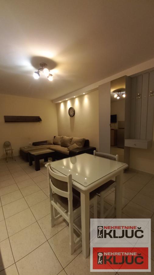 SR.KAMENICA-MIŠELUK IZDAJE SE JEDNOIPOSOBAN STAN NA SPRATU KUĆE 2