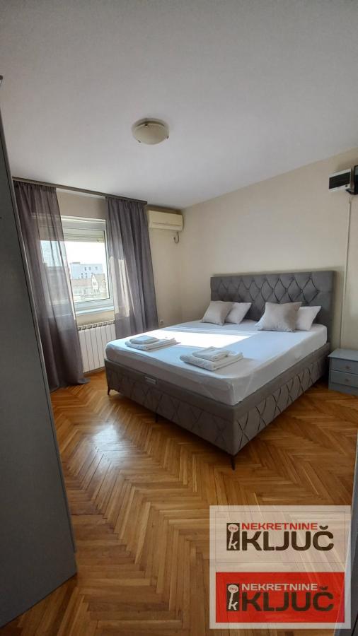 SR.KAMENICA-MIŠELUK IZDAJE SE JEDNOIPOSOBAN STAN NA SPRATU KUĆE 4