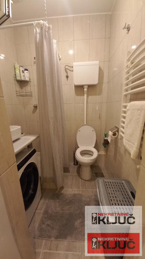 SR.KAMENICA-MIŠELUK IZDAJE SE JEDNOIPOSOBAN STAN NA SPRATU KUĆE 5