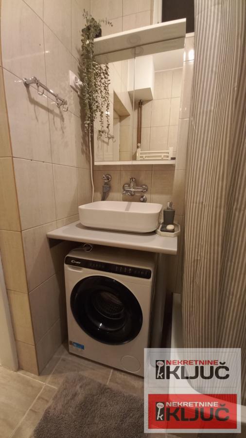 SR.KAMENICA-MIŠELUK IZDAJE SE JEDNOIPOSOBAN STAN NA SPRATU KUĆE 6