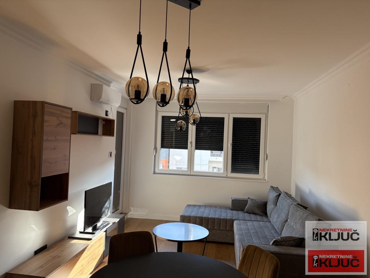 TELEP IZDAJE SE JEDNOIPOSOBAN MODERNO OPREMLJEN STAN 1