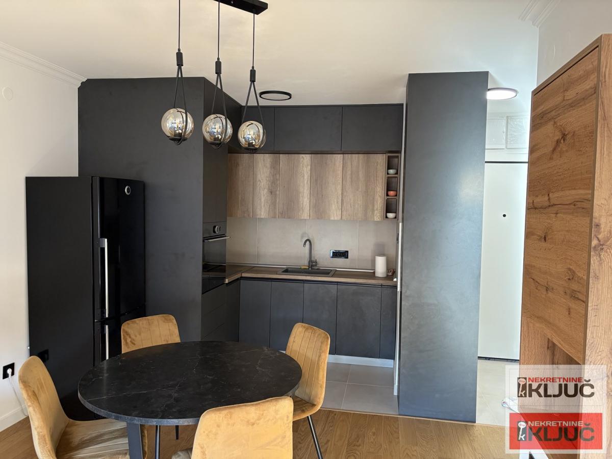 TELEP IZDAJE SE JEDNOIPOSOBAN MODERNO OPREMLJEN STAN 14