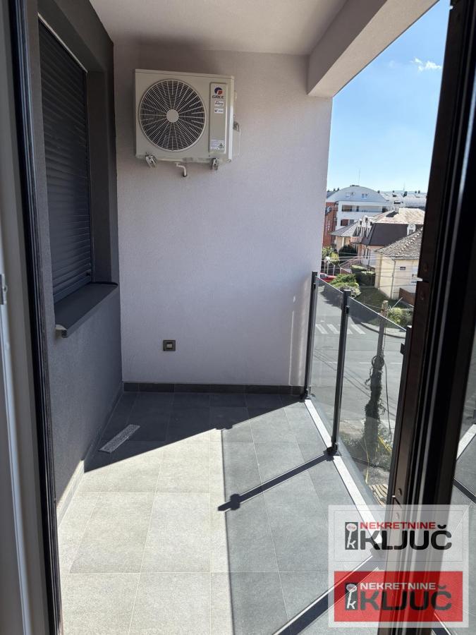 TELEP IZDAJE SE JEDNOIPOSOBAN MODERNO OPREMLJEN STAN 15