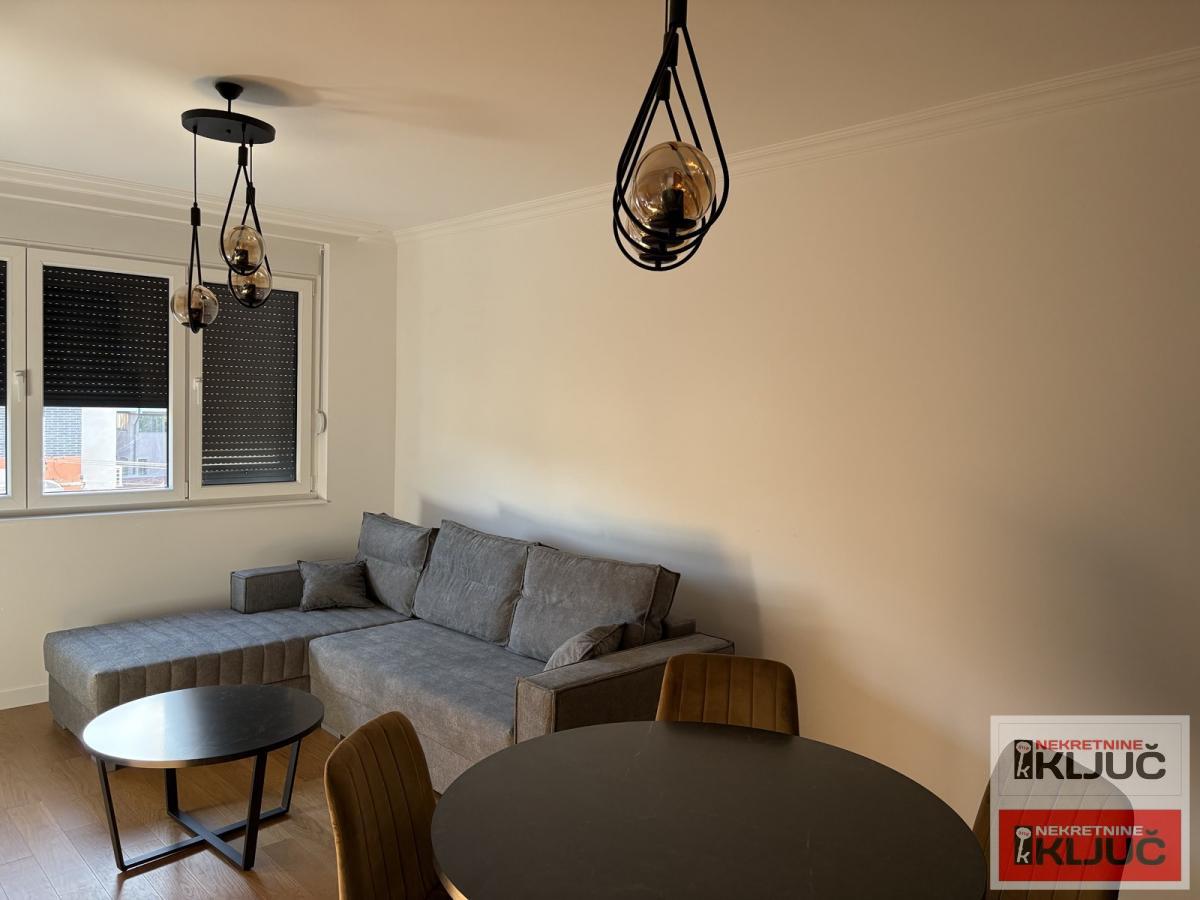 TELEP IZDAJE SE JEDNOIPOSOBAN MODERNO OPREMLJEN STAN 17