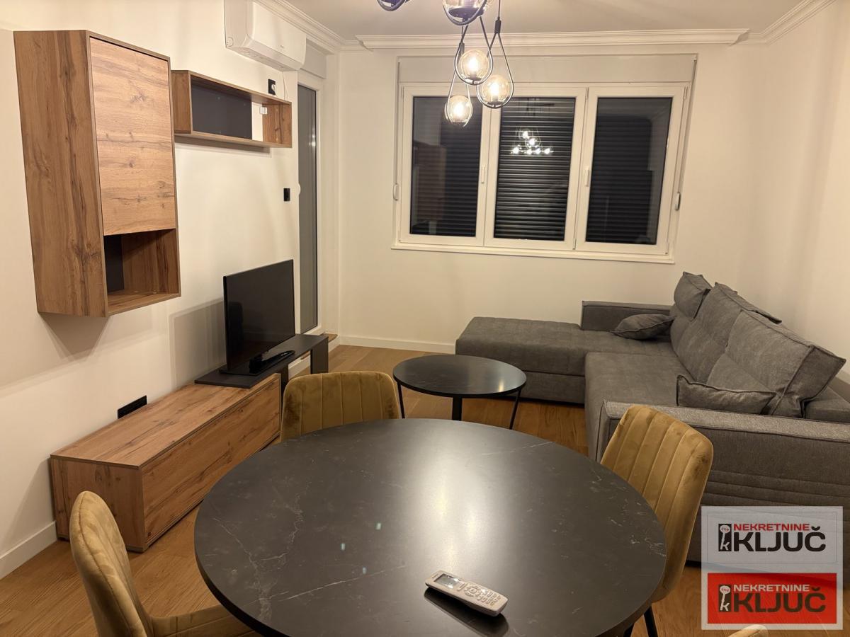 TELEP IZDAJE SE JEDNOIPOSOBAN MODERNO OPREMLJEN STAN 18