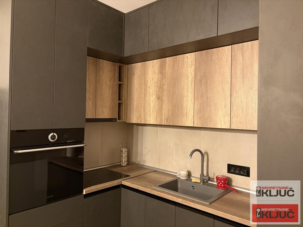 TELEP IZDAJE SE JEDNOIPOSOBAN MODERNO OPREMLJEN STAN 8