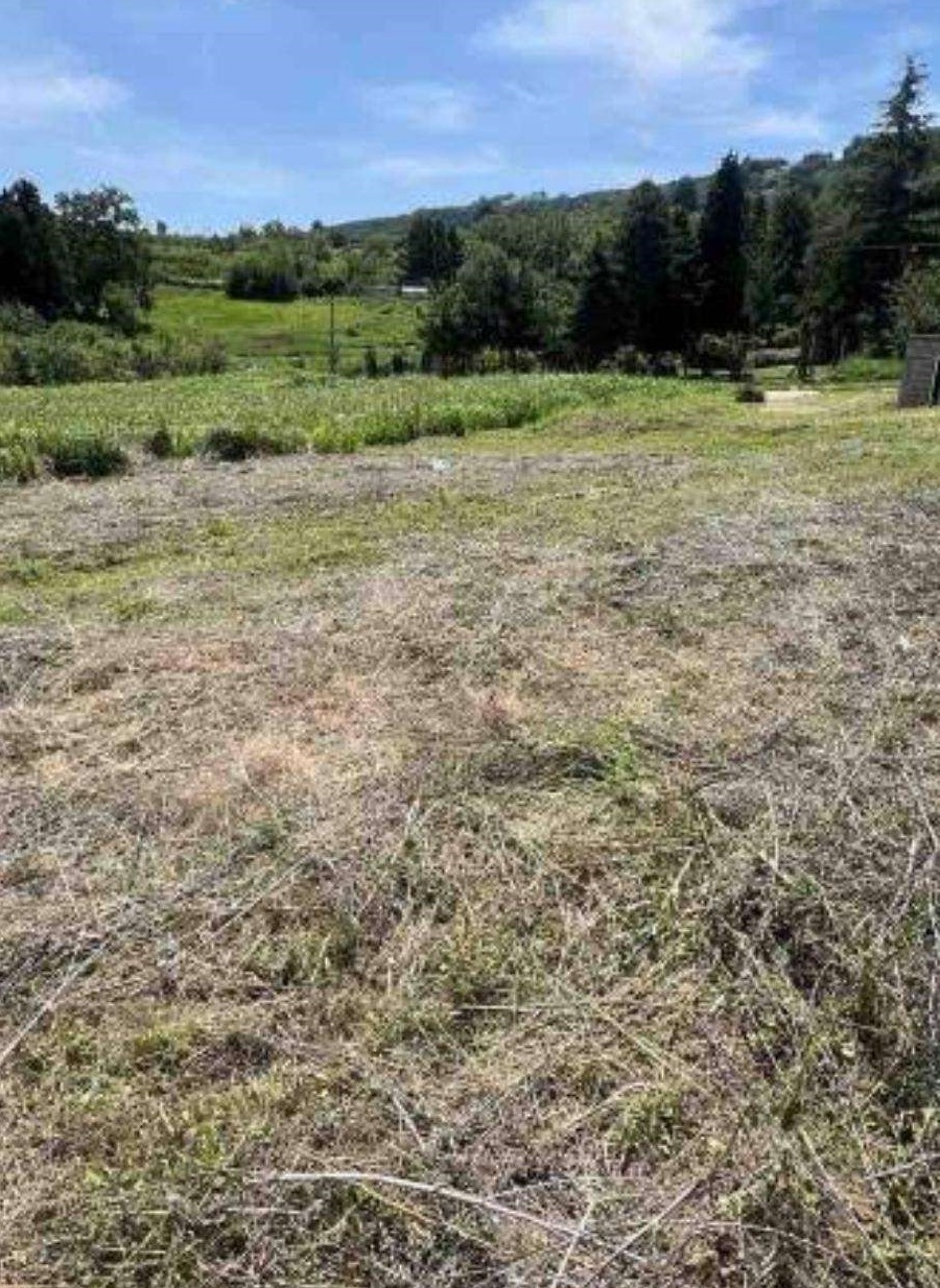 Prelep plac sa pogledom na grad Rakovac 2