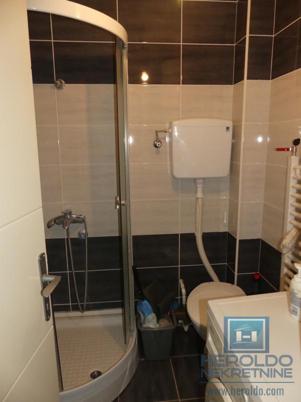 Garsonjera sa balkonskom terasom zgodna za samce ili učenike 10