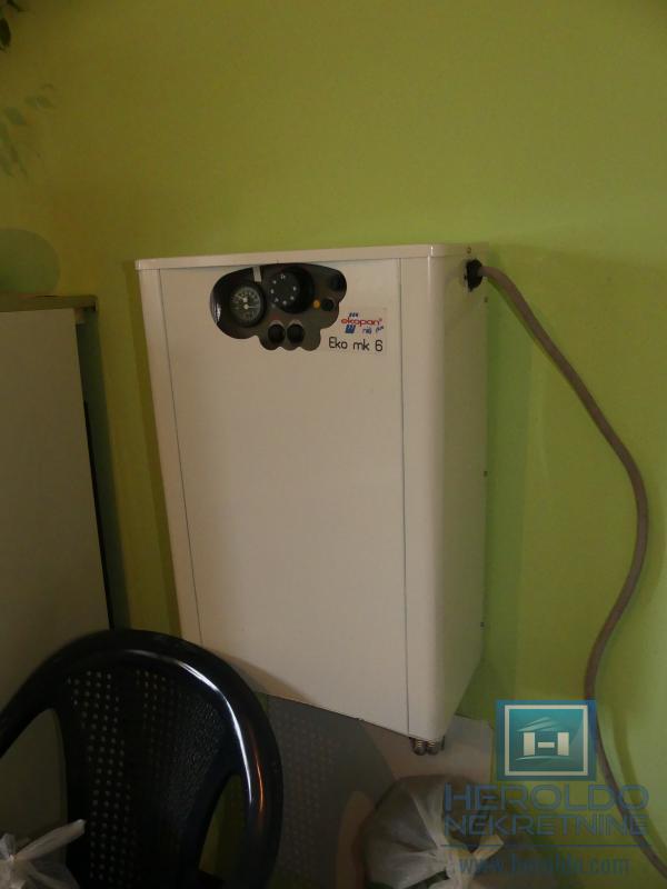 Garsonjera sa balkonskom terasom zgodna za samce ili učenike 14