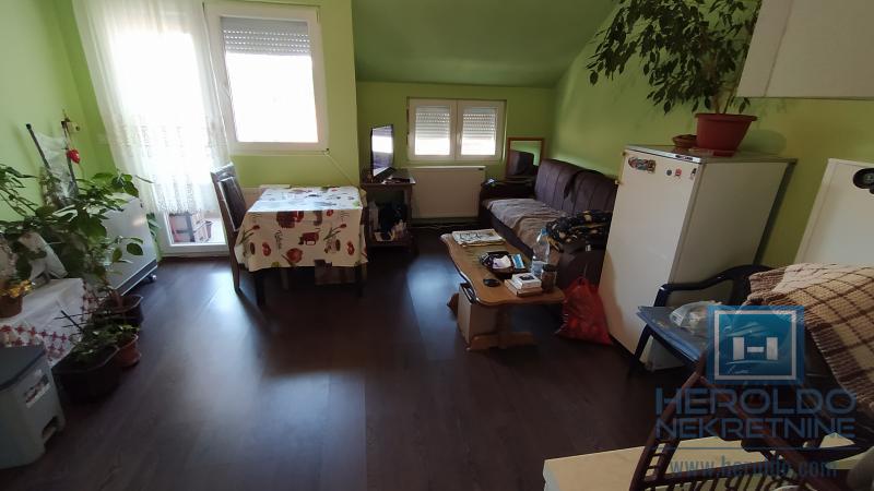 Garsonjera sa balkonskom terasom zgodna za samce ili učenike 5