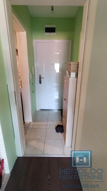 Garsonjera sa balkonskom terasom zgodna za samce ili učenike 8