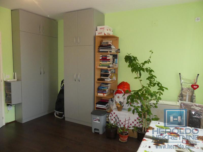 Garsonjera sa balkonskom terasom zgodna za samce ili učenike 9