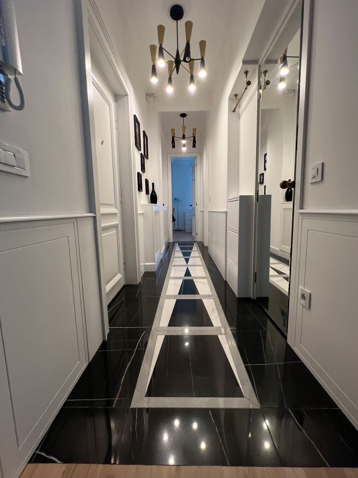 Izdaje se kompletno namešten i opremljen stan u centru grada  sa terasom i pogledom na Vlajkovićevu 4