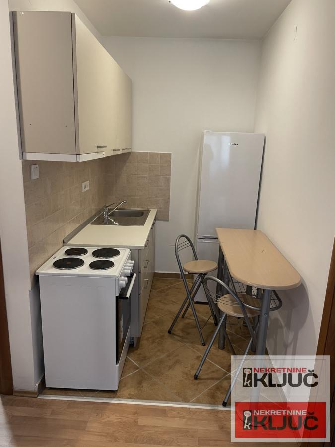 SAJAM IZDAJE SE JEDNOIPOSOBAN NAMEŠTEN STAN 10