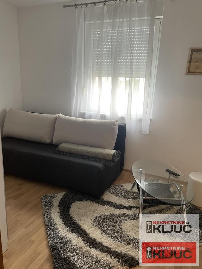 SAJAM IZDAJE SE JEDNOIPOSOBAN NAMEŠTEN STAN 11