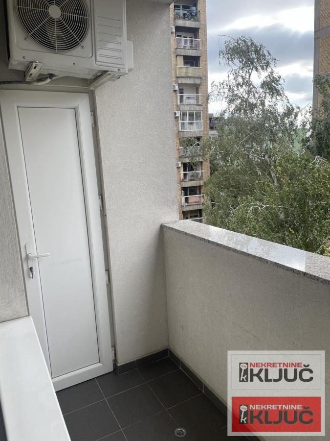 SAJAM IZDAJE SE JEDNOIPOSOBAN NAMEŠTEN STAN 13