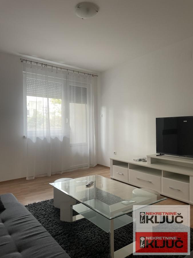 SAJAM IZDAJE SE JEDNOIPOSOBAN NAMEŠTEN STAN 16