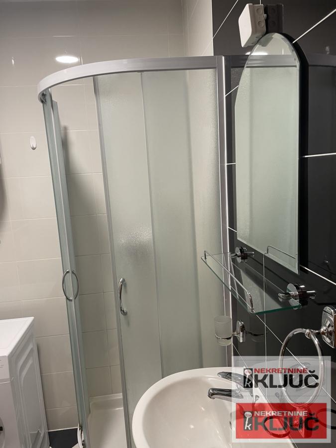 SAJAM IZDAJE SE JEDNOIPOSOBAN NAMEŠTEN STAN 17