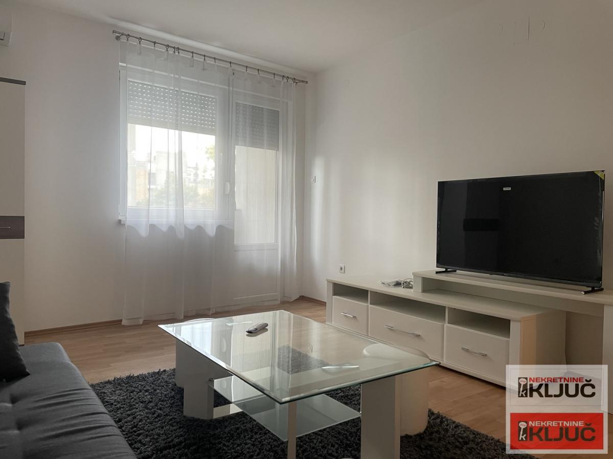 SAJAM IZDAJE SE JEDNOIPOSOBAN NAMEŠTEN STAN 2