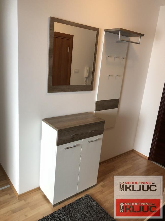 SAJAM IZDAJE SE JEDNOIPOSOBAN NAMEŠTEN STAN 4