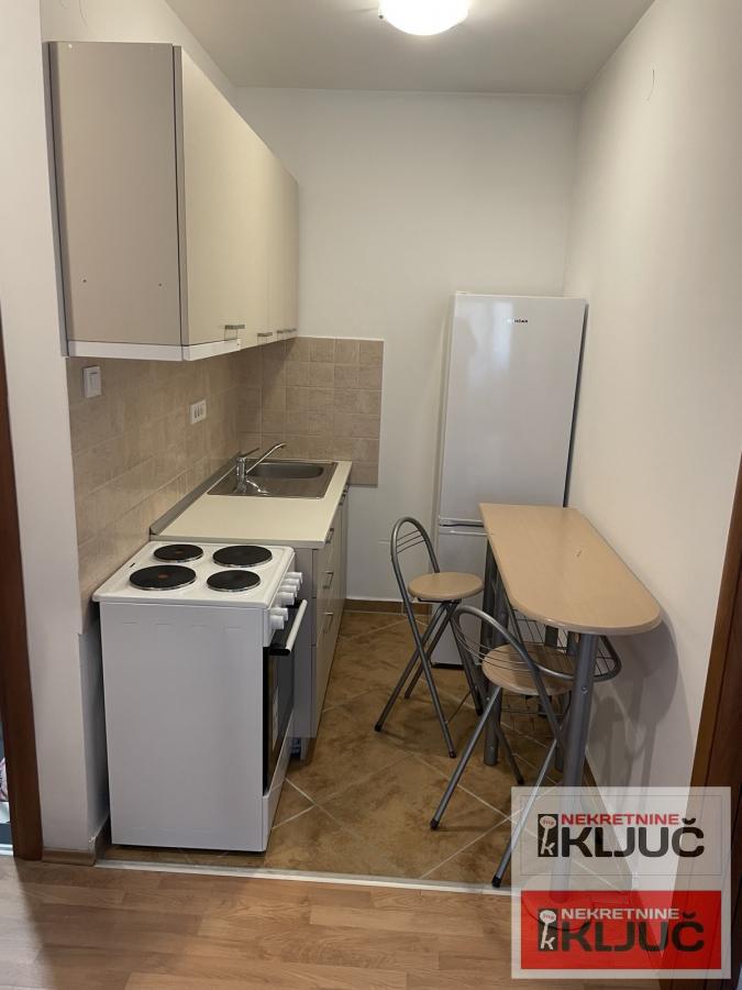 SAJAM IZDAJE SE JEDNOIPOSOBAN NAMEŠTEN STAN 7