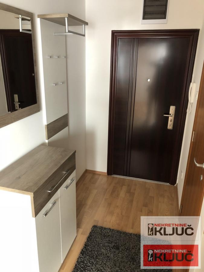 SAJAM IZDAJE SE JEDNOIPOSOBAN NAMEŠTEN STAN 9