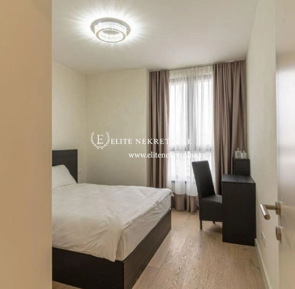 Dvosoban lux namesten stan Beograd na vodi 5