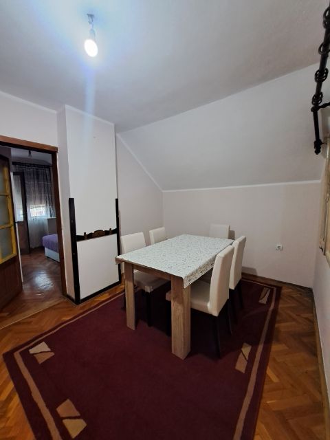 Prodajem uknjiženu kuću 6