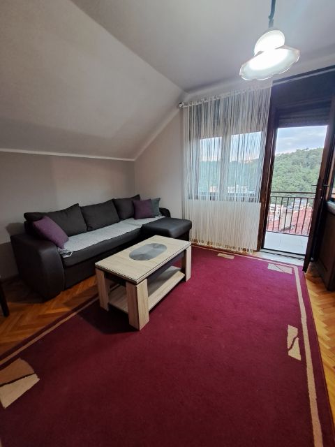 Prodajem uknjiženu kuću 4