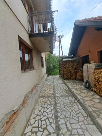 Prodajem uknjiženu kuću 7