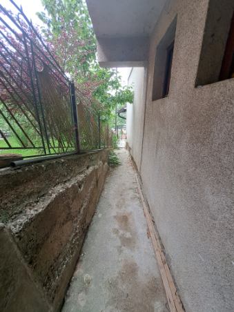 Prodajem uknjiženu kuću 5