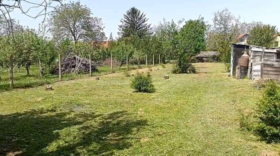 Kuca u vikend naselju Cortanovci 5