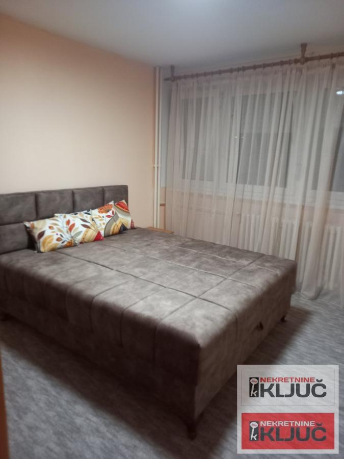 ŽELEZNIČKA STANICA IZDAJE SE DVOSOBAN NAMEŠTEN STAN 10