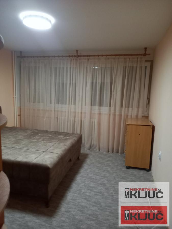 ŽELEZNIČKA STANICA IZDAJE SE DVOSOBAN NAMEŠTEN STAN 11