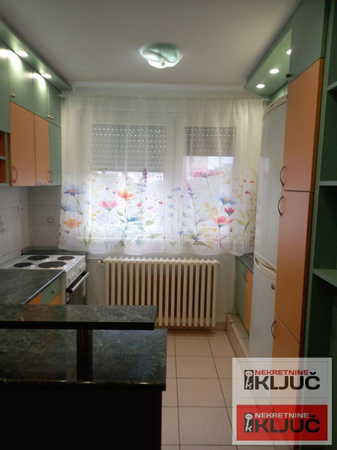 ŽELEZNIČKA STANICA IZDAJE SE DVOSOBAN NAMEŠTEN STAN 14