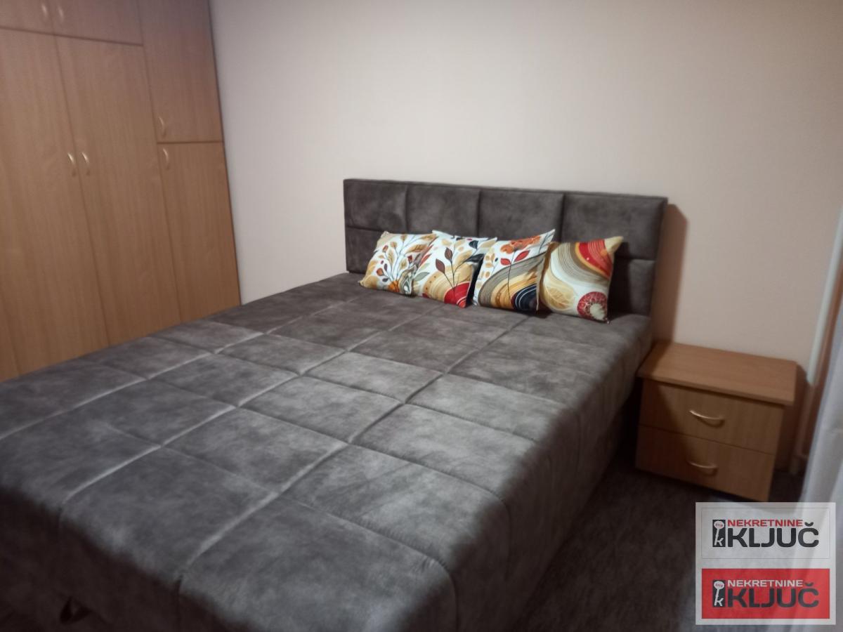 ŽELEZNIČKA STANICA IZDAJE SE DVOSOBAN NAMEŠTEN STAN 5