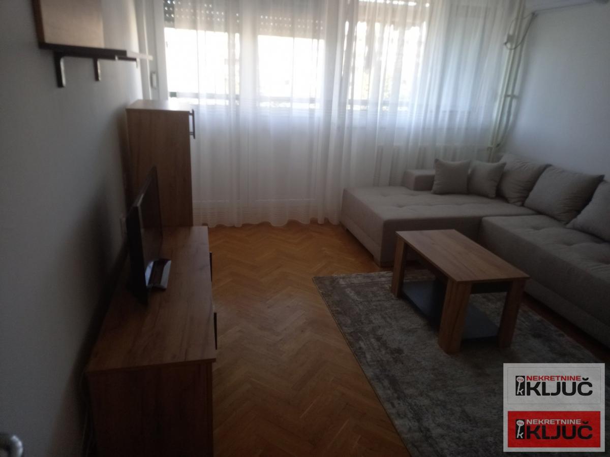 ŽELEZNIČKA STANICA IZDAJE SE DVOSOBAN NAMEŠTEN STAN 6