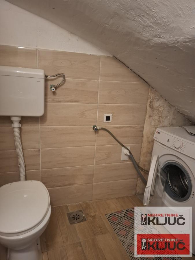 CENTAR IZDAJE SE JEDNOIPOSOBAN DVORIŠNI DUPLEX STAN 11