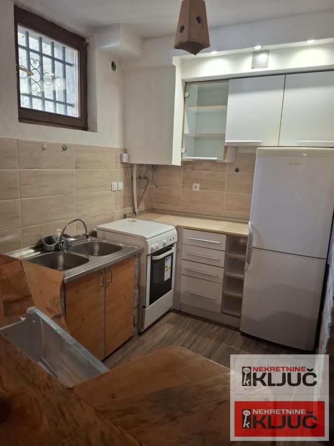 CENTAR IZDAJE SE JEDNOIPOSOBAN DVORIŠNI DUPLEX STAN 3