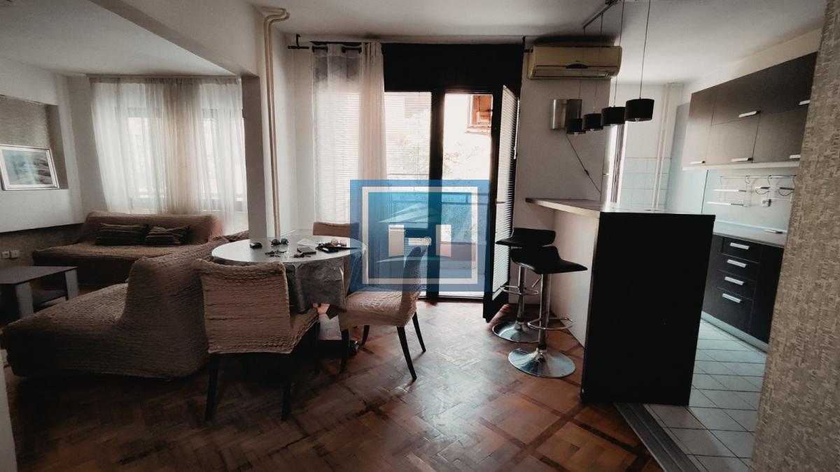 Kompletno namešten stan u užem centru grada 1