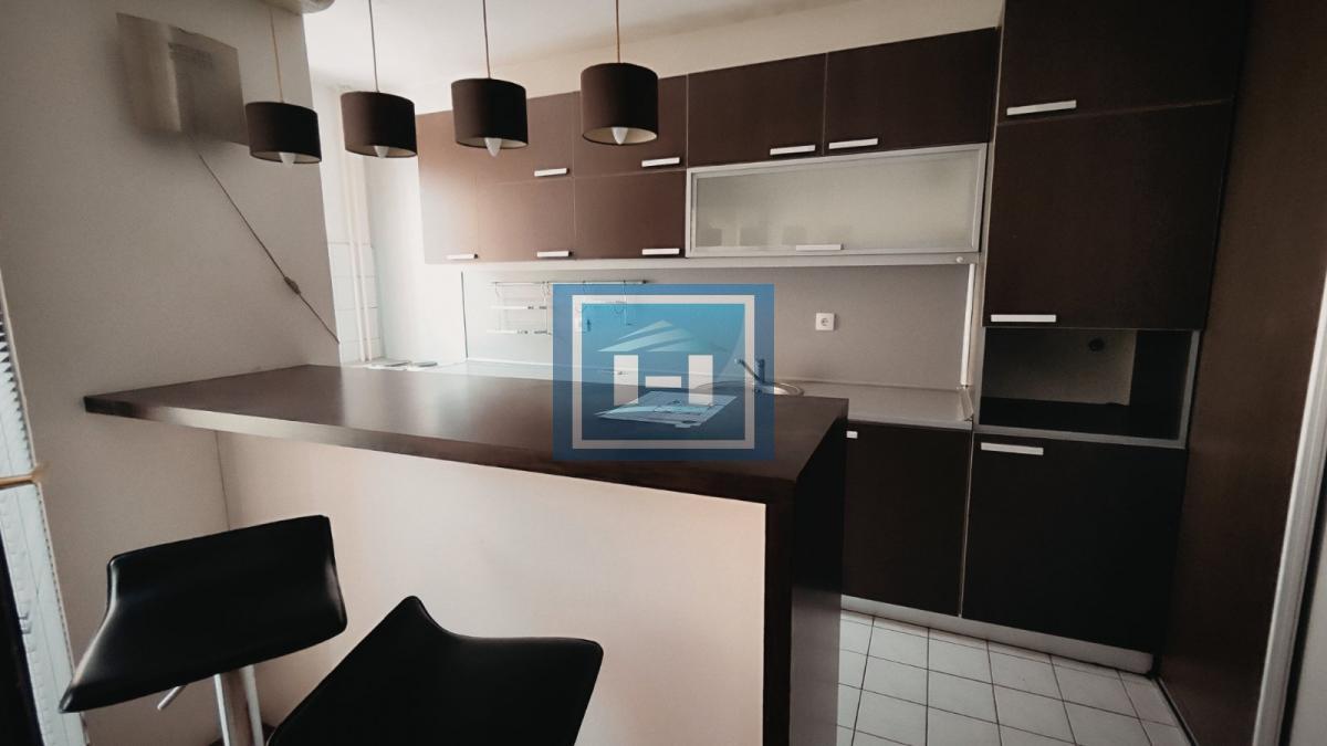 Kompletno namešten stan u užem centru grada 2