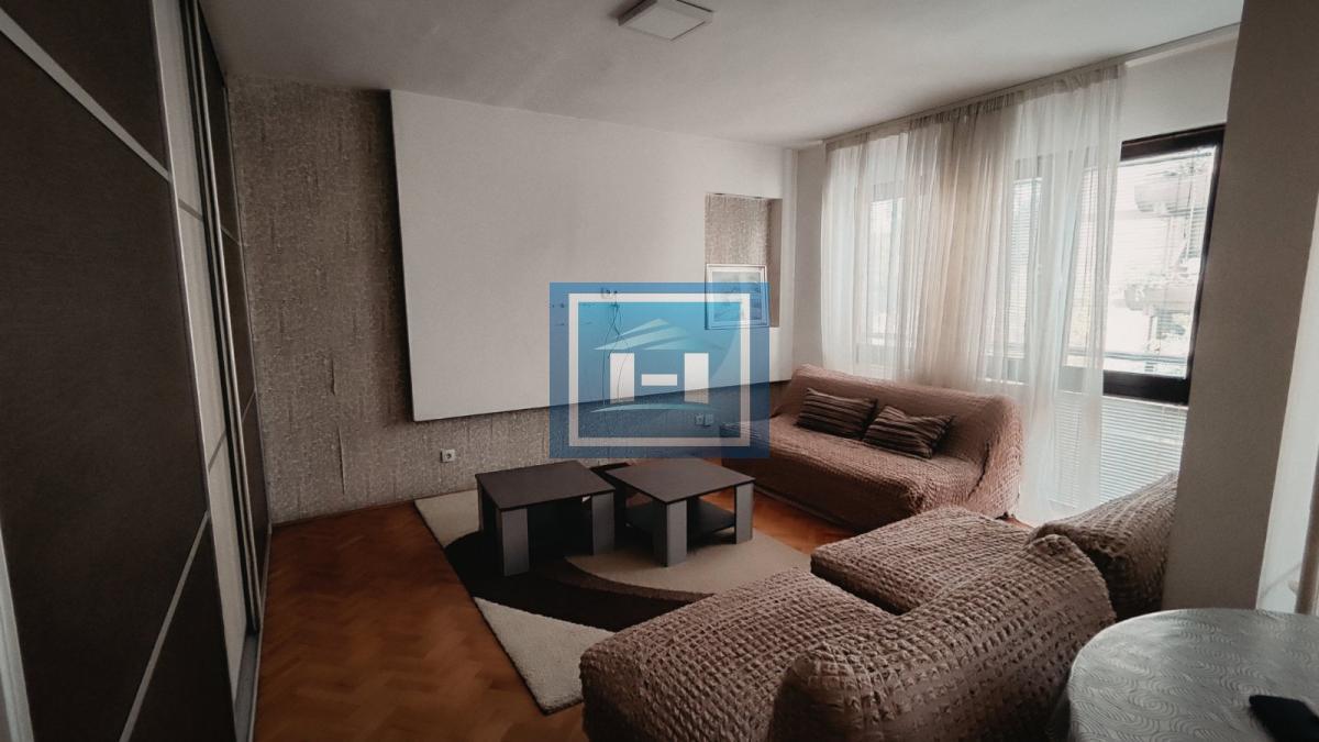 Kompletno namešten stan u užem centru grada 3