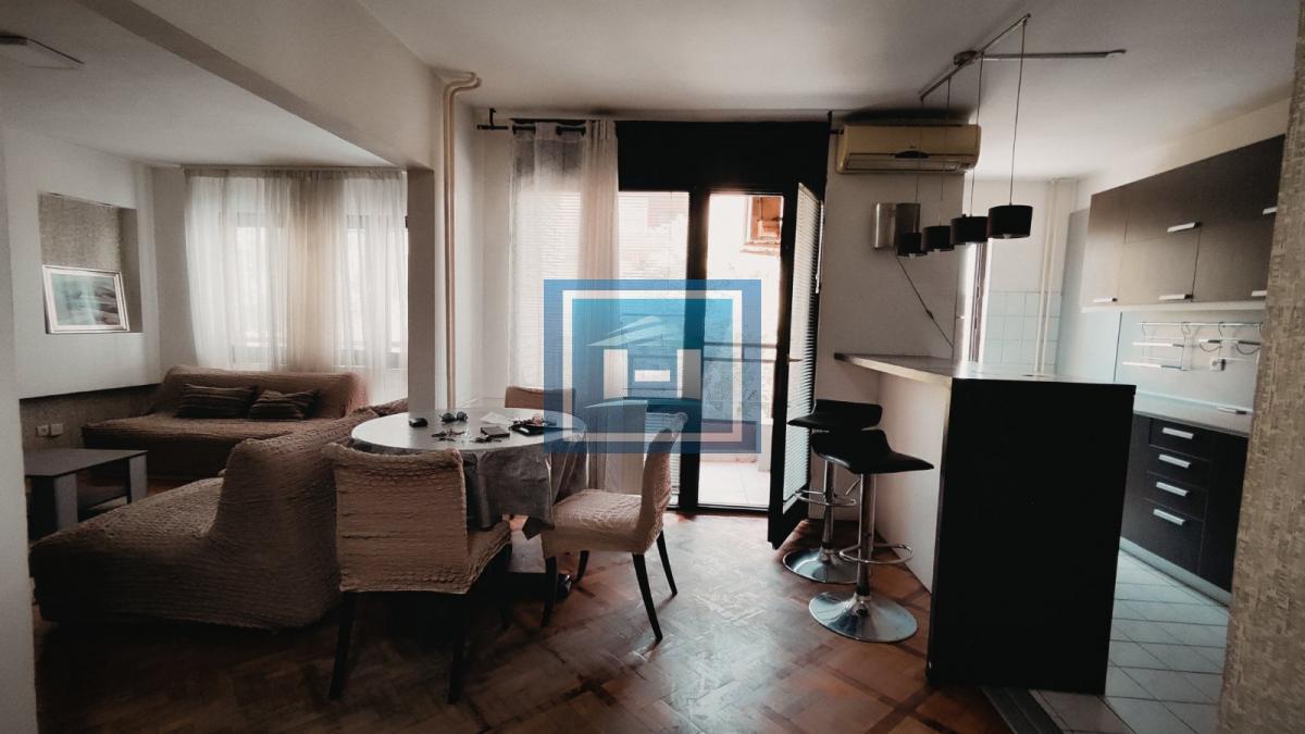 Kompletno namešten stan u užem centru grada 6