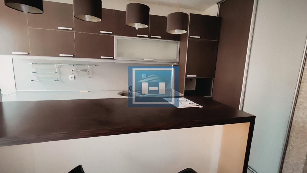 Kompletno namešten stan u užem centru grada 7