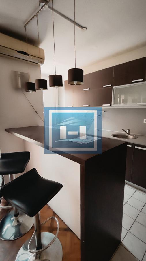 Kompletno namešten stan u užem centru grada 9