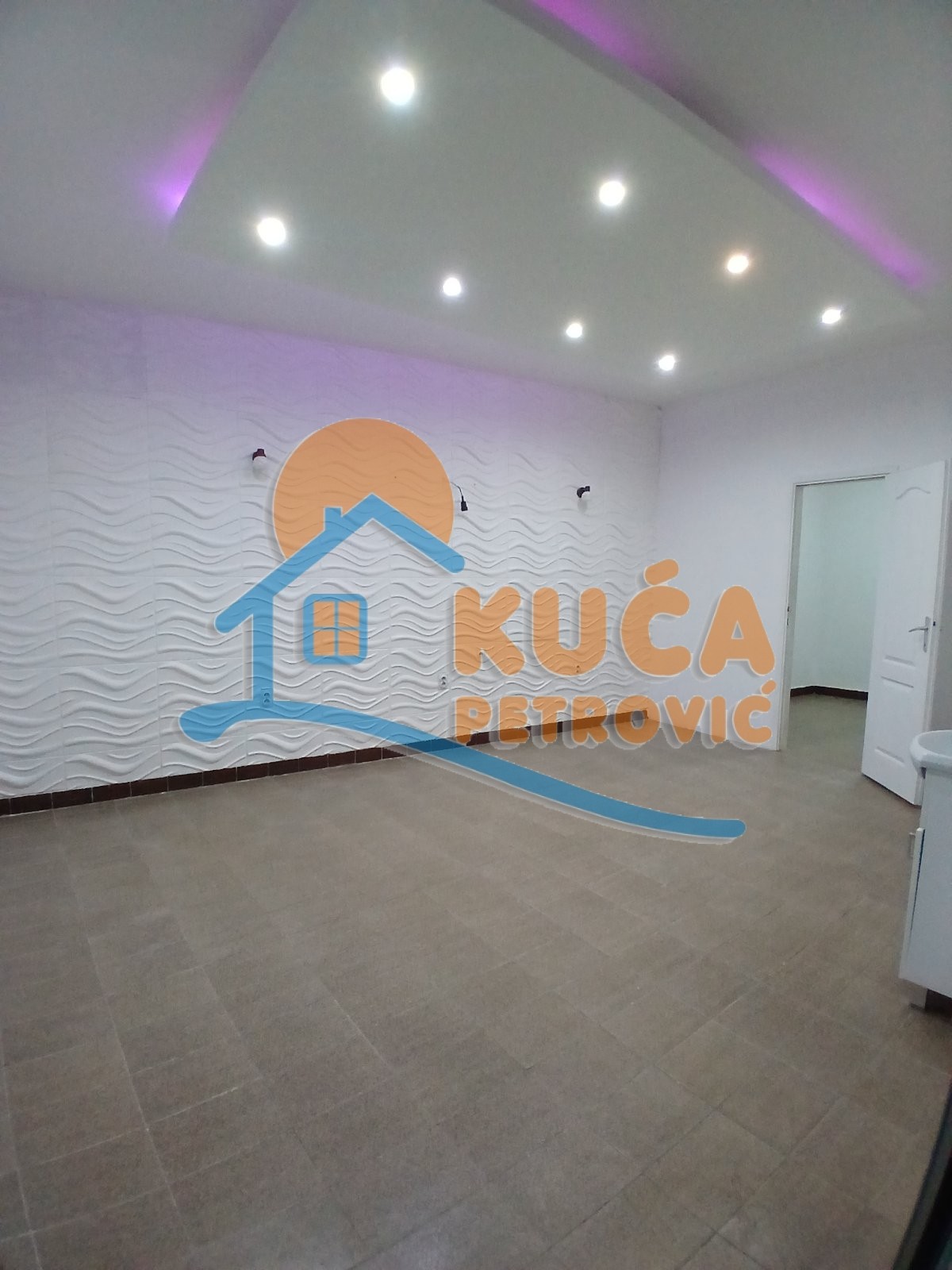 Lokal, 30 m2, Medijana, Trg Pavla Stojkovića ID: i-014933 1