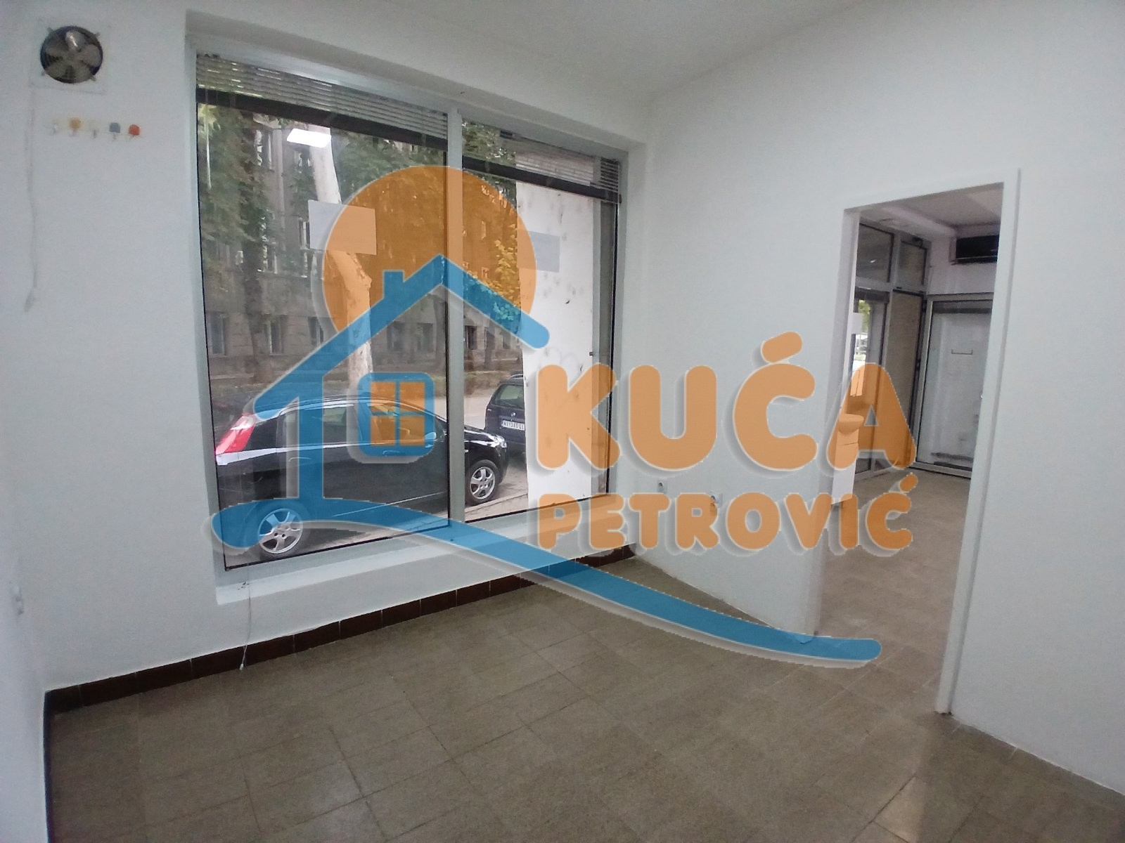 Lokal, 30 m2, Medijana, Trg Pavla Stojkovića ID: i-014933 4