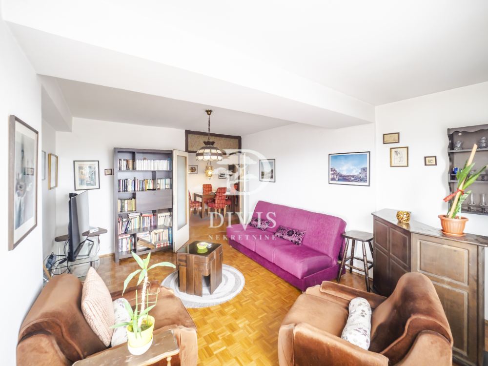 Prodaja trosobnog stana u Bulevaru despota Stefana  87m2 2