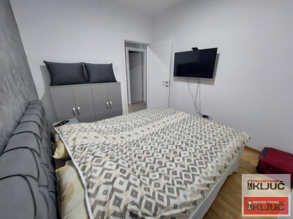 AVIJATIČARSKO NASELJE IZDAJE JEDNOIPOSOBAN MODERNO OPREMLJEN STAN SA GARAŽNIM MESTOM 9